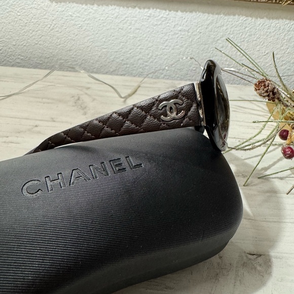 CHANEL Oversized Quilted Sunglasses - Picture 5 of 11